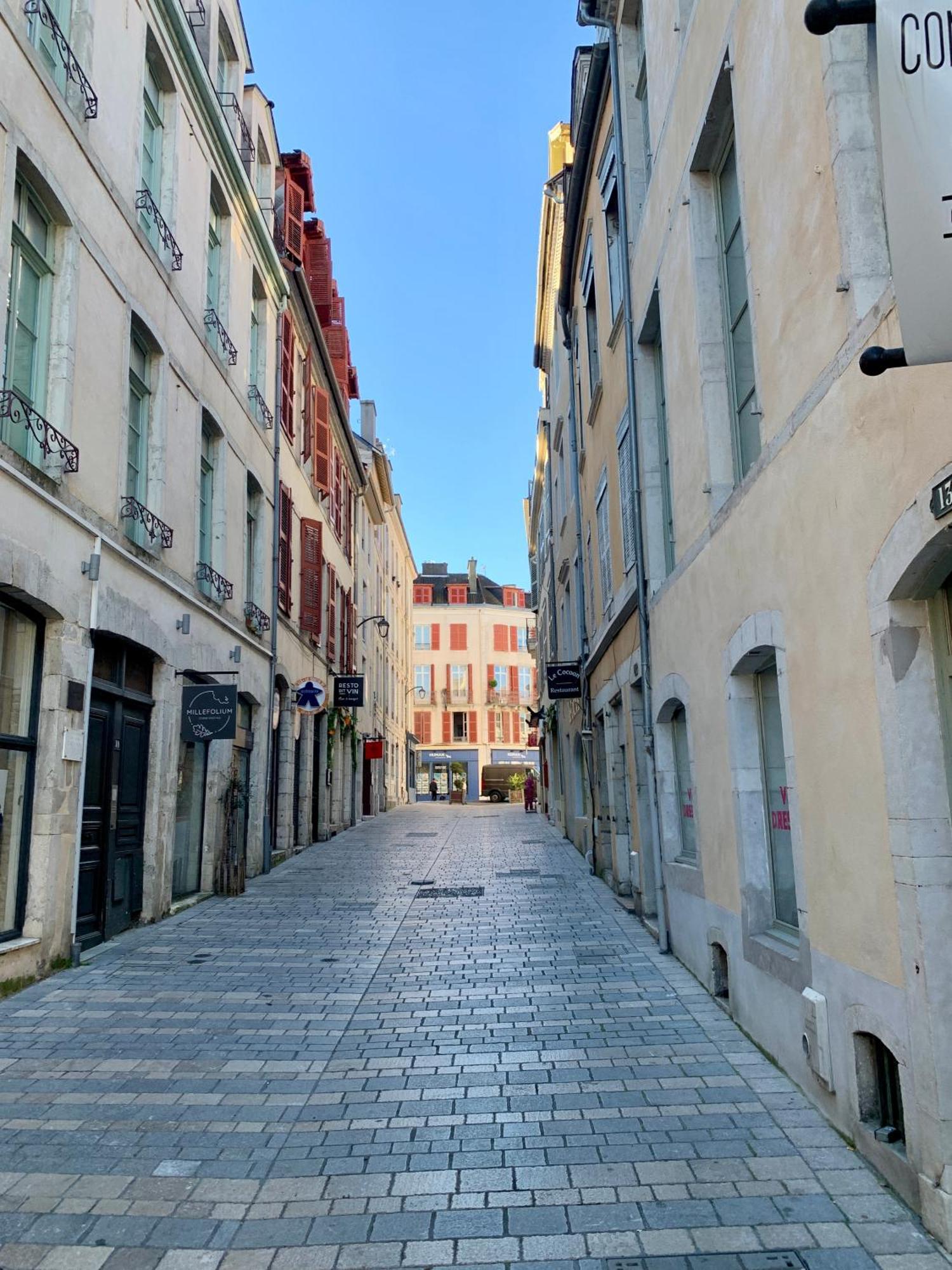 Apartamento Wonderhost, Superbes Volumes Et Charme De L'Ancien Pau Exterior foto